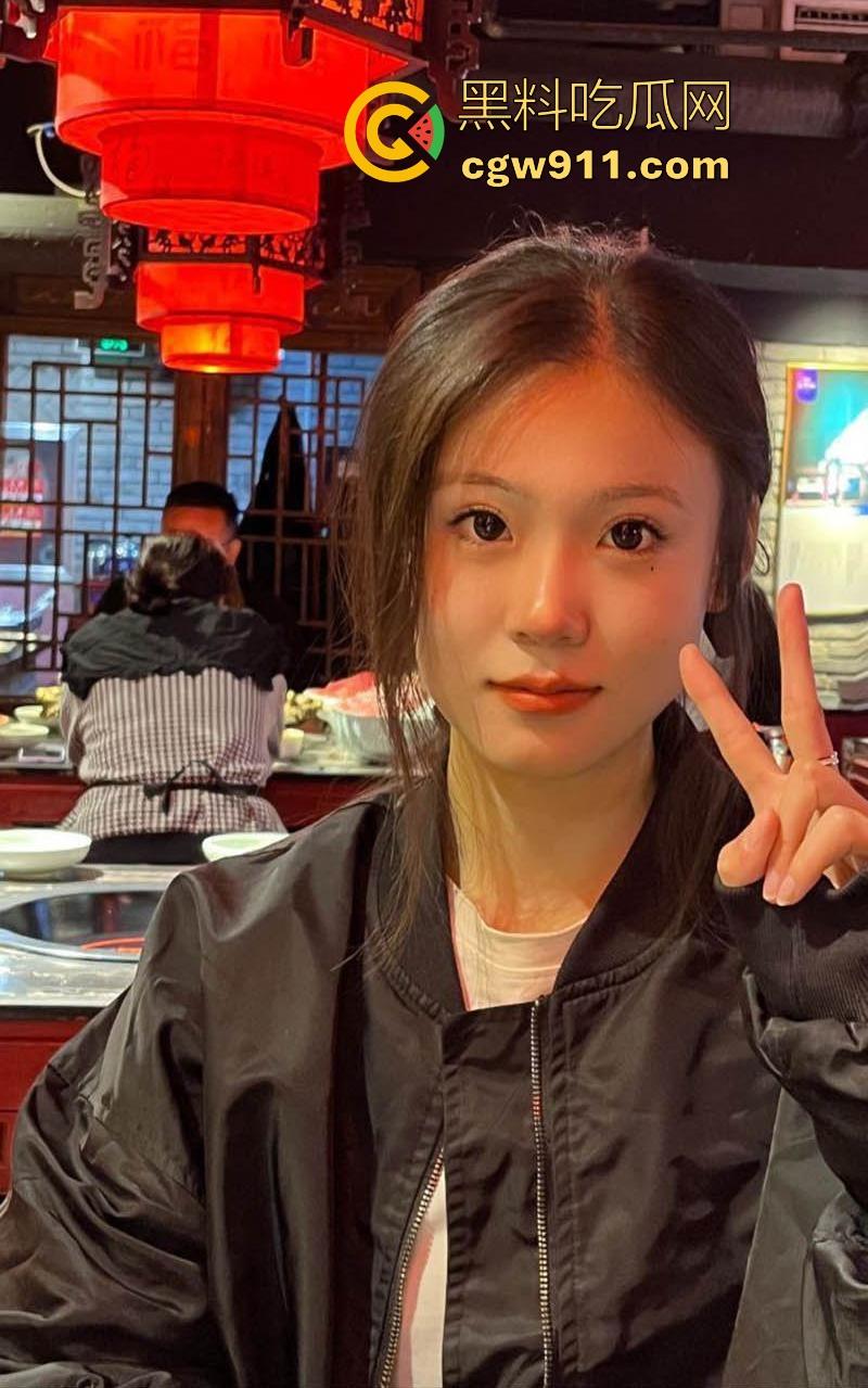 湖南师范清纯学姐【林媚辰】私密视频流出，外表仙女般纯净，谁知私下骚浪如妖，骚逼粉嫩极致淫骚！-2