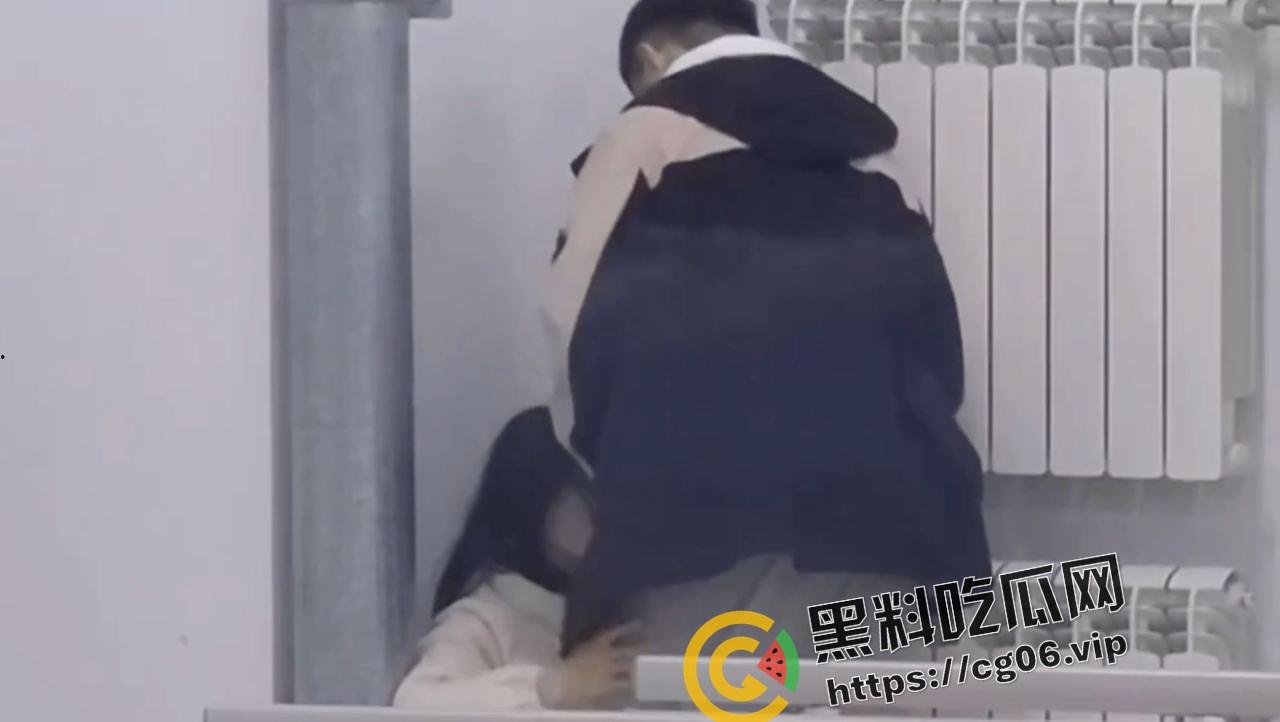 山东农业大学情侣画室内口交 口交完再亲嘴 兄弟 你是真是不嫌脏-4