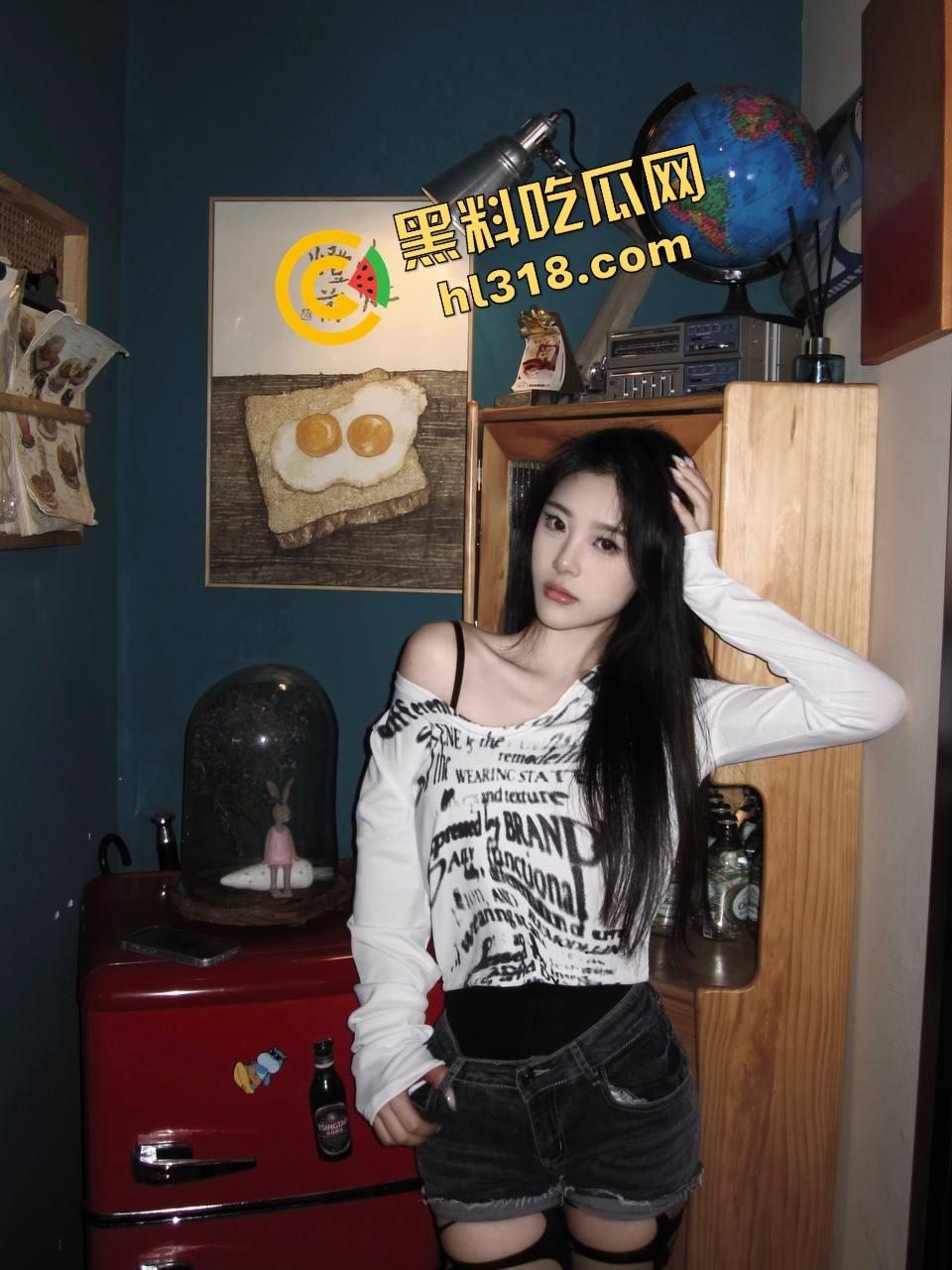 健身房光头大哥化身海鲜大师，深夜专场舔鲍如品刺身，身板硬朗手法老道，女学员都被他舔到腿软！