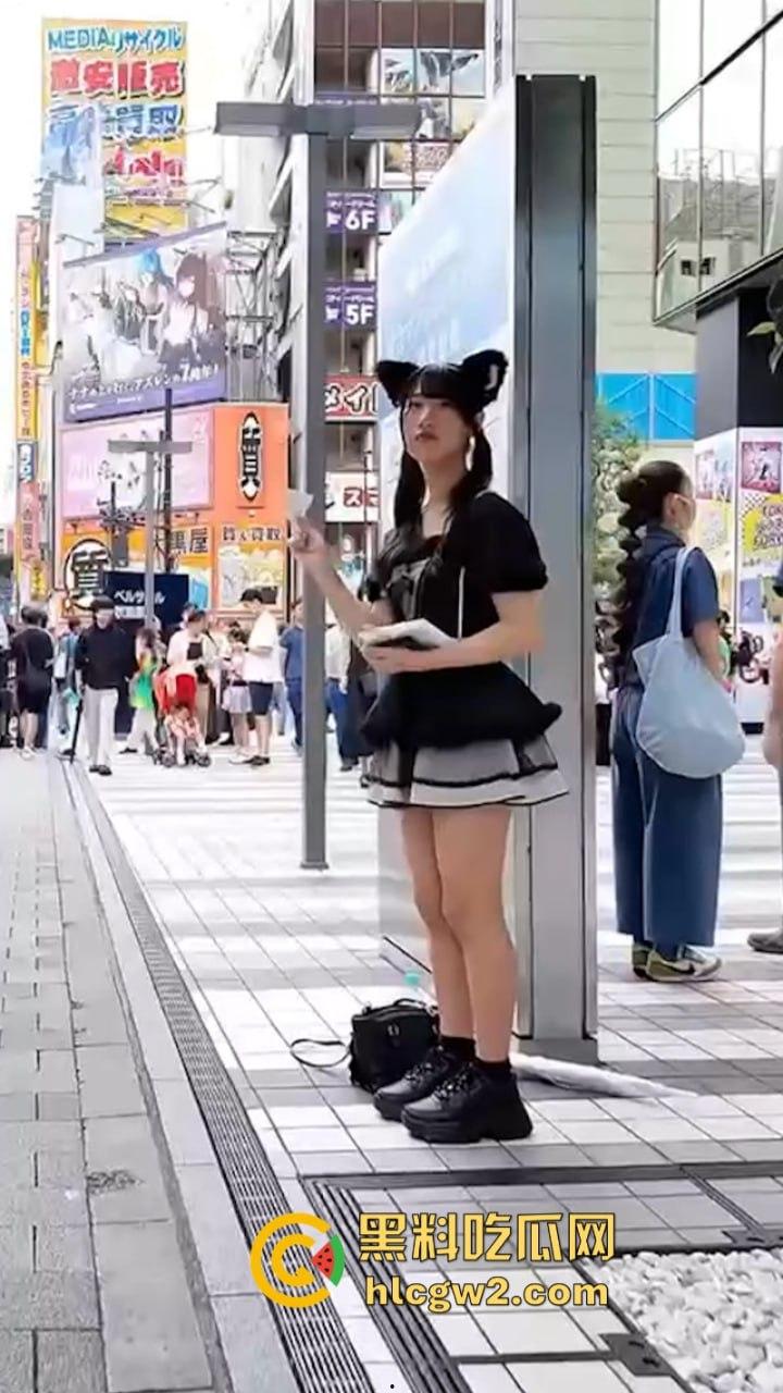宅男天堂!实拍日本街头让人眼花缭乱的精致站街少女 多少钱可以带回家?-11