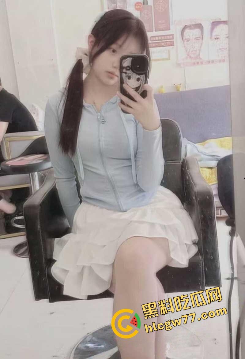 广工『方雅琴』马尾乖乖女竟是露出癖母狗,为金主拍露奶自慰片,乳晃穴湿!-1