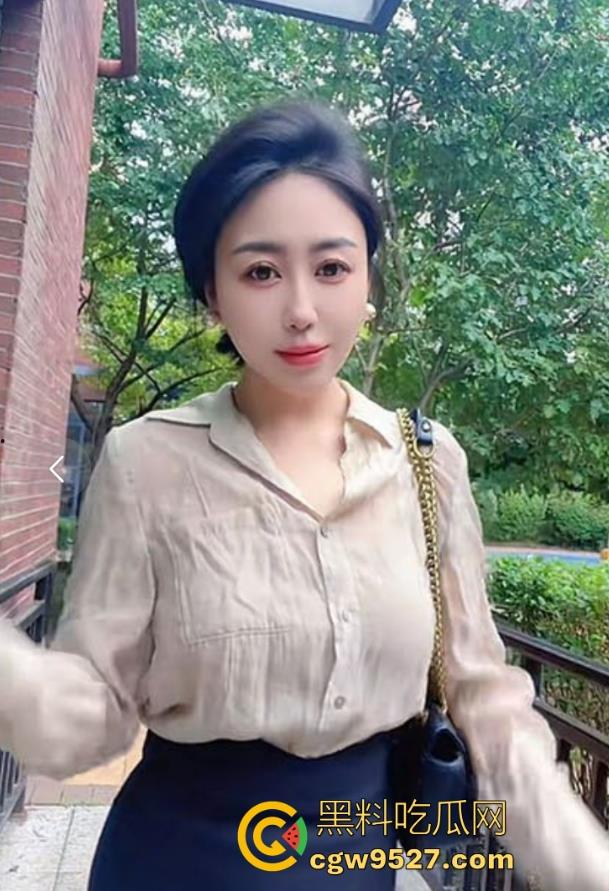 四川极品人妻欲求不满疯狂出轨约炮，性爱惨遭炮友泄露，巨乳肥臀黑丝诱惑，后入打桩高潮迭起！-1