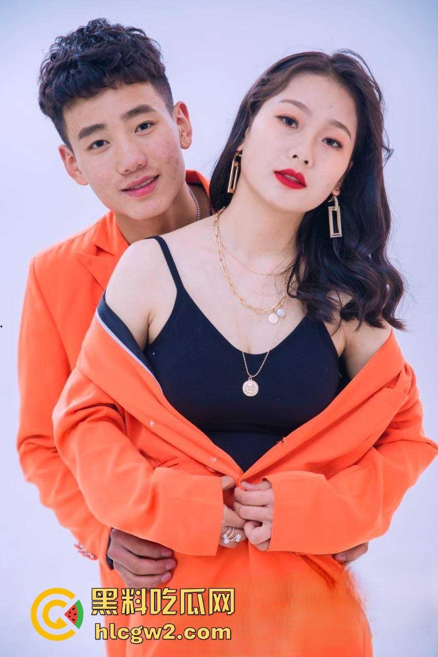 安徽人妻『贾馨月』怀孕还不老实床上大战实拍流出 三个月肚子顶着被无套抽插,骚穴被老公内射到溢出!-3