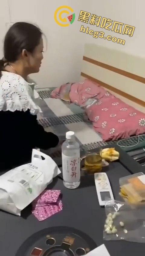 捉奸捉到奸夫淫妇现场！网友发问：为啥不先离婚？-3