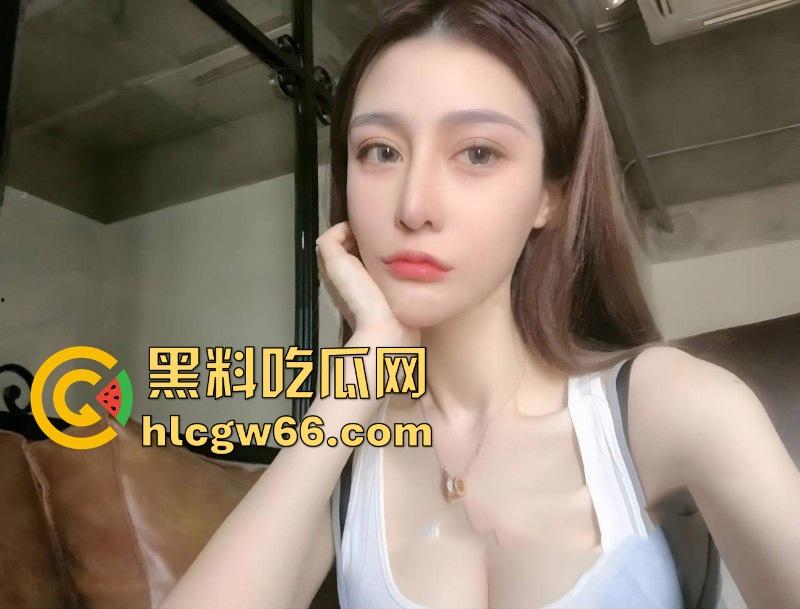 老色批你的大奶来了 高颜值巨乳美女的大尺度自慰福利视频 粉嫩的大奶像奥迪A8的车灯一样的亮眼！