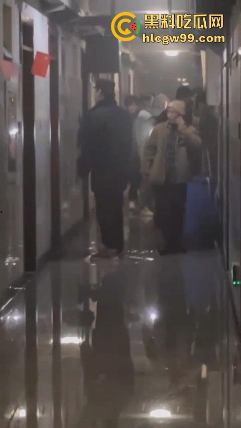 合肥工业大学研究生宿舍翻车,玩充气娃娃被舍友撞见,慌乱中烧毁证据,结果把整间宿舍点着了!-4
