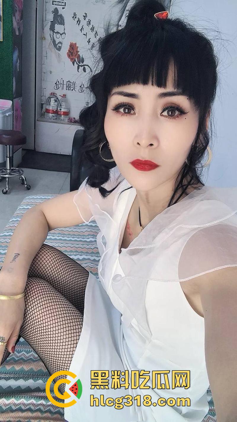 内蒙黑丝理发店老板娘【独领理发店】,离婚后快手擦边穿诱人丝袜卖骚,约炮体育生爆操骚穴!-5