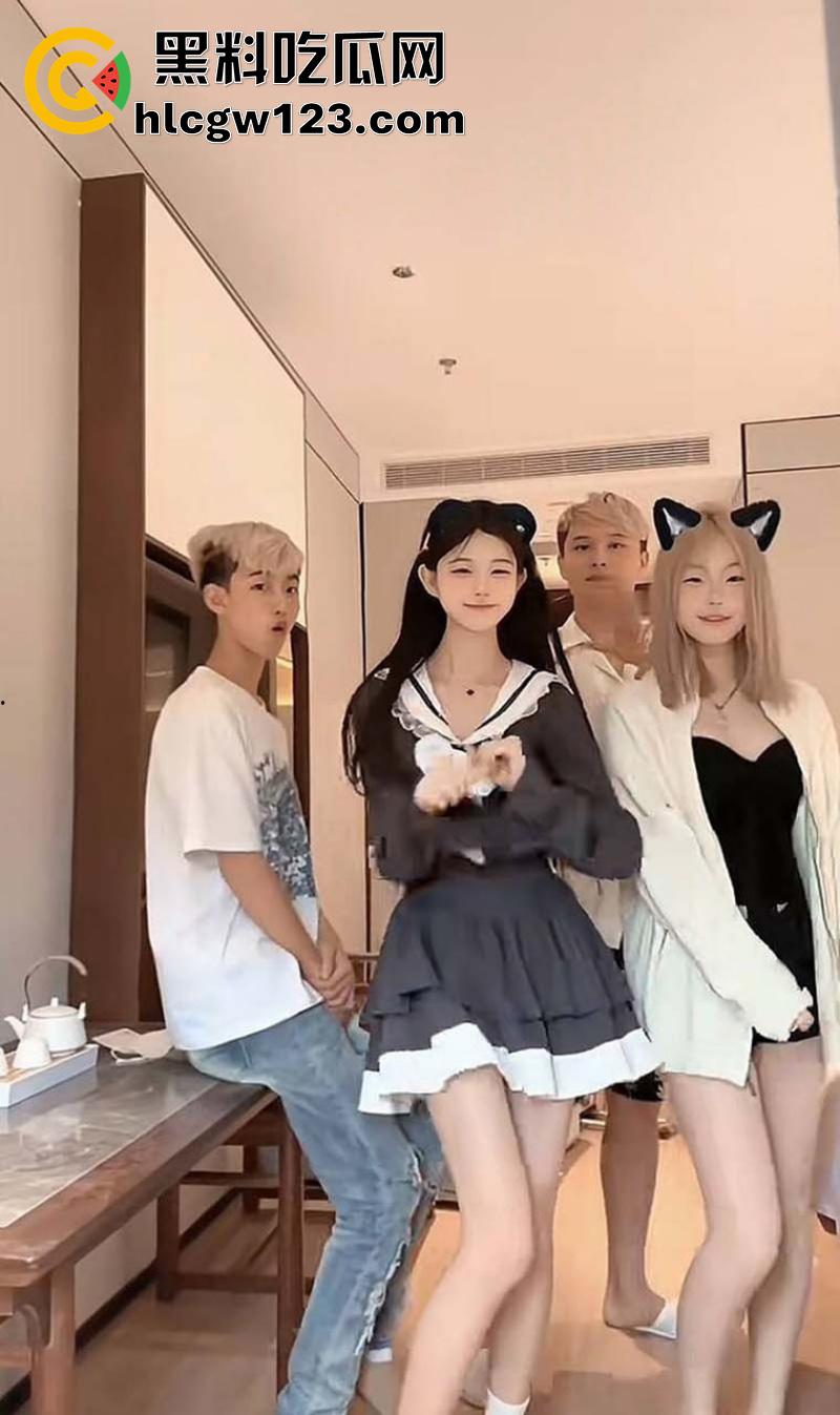 抖音颜值女神【诗颖】翻车,和闺蜜一起在酒店被小黄毛群p,身高腿长颜值清纯,私下竟这么骚!-7