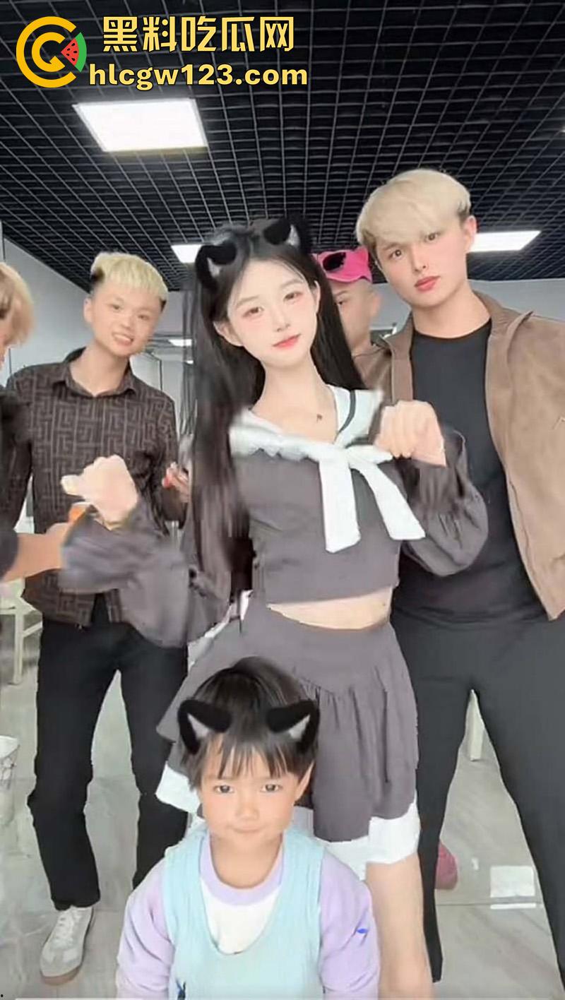 抖音颜值女神【诗颖】翻车,和闺蜜一起在酒店被小黄毛群p,身高腿长颜值清纯,私下竟这么骚!-8