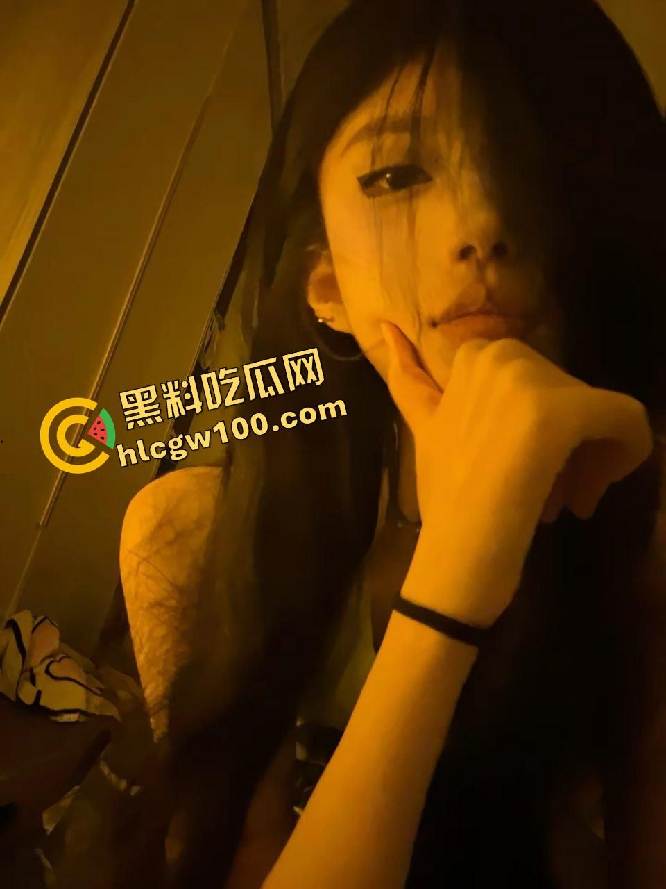 学成归来的肉丝小姨子【张佳】回家过年不忘老本行,约炮猛男酒店各种爆干骚逼内射!独家曝光流出!-4