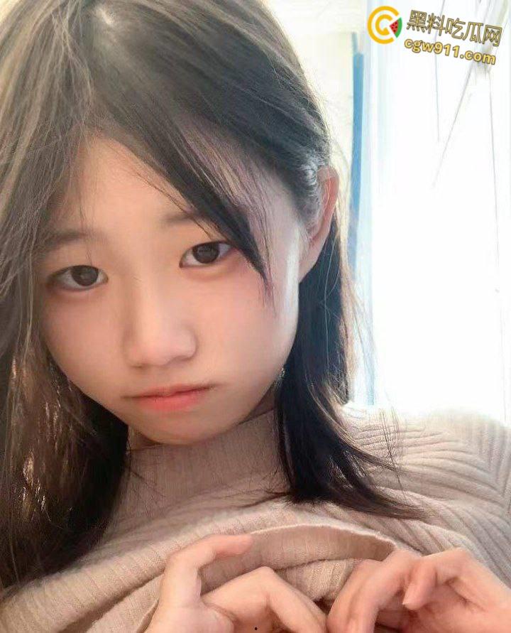 浙江大学校花【何雅茜】,被金主包养酒店调教,镜子前扯着头发被后入爆操,骑脸颜射一脸 !-3