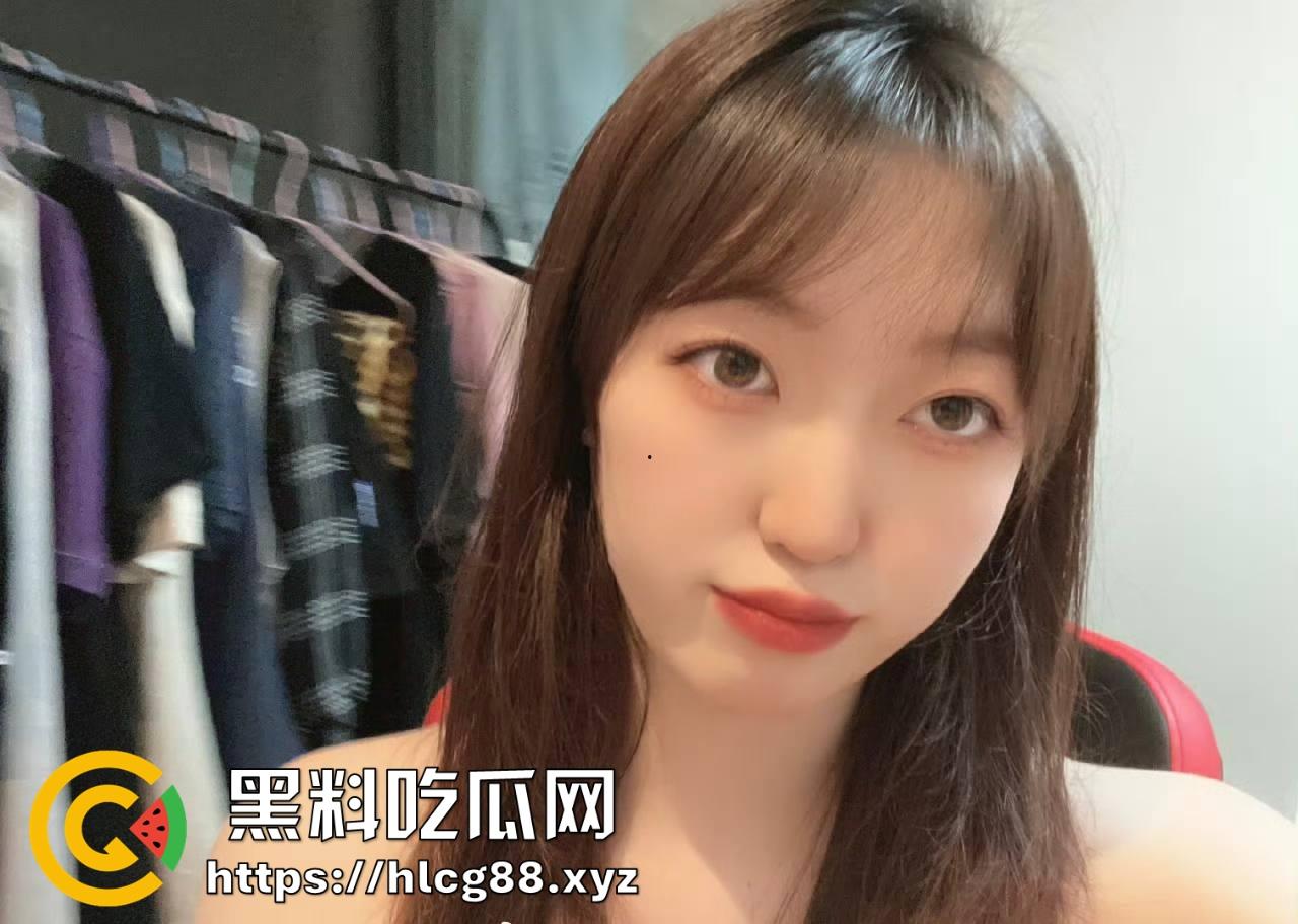 上海白领【毕姐】24岁被金主爸爸包养,吃鸡伺候得爽翻天,这骚母狗真是下贱到骨子里!-7