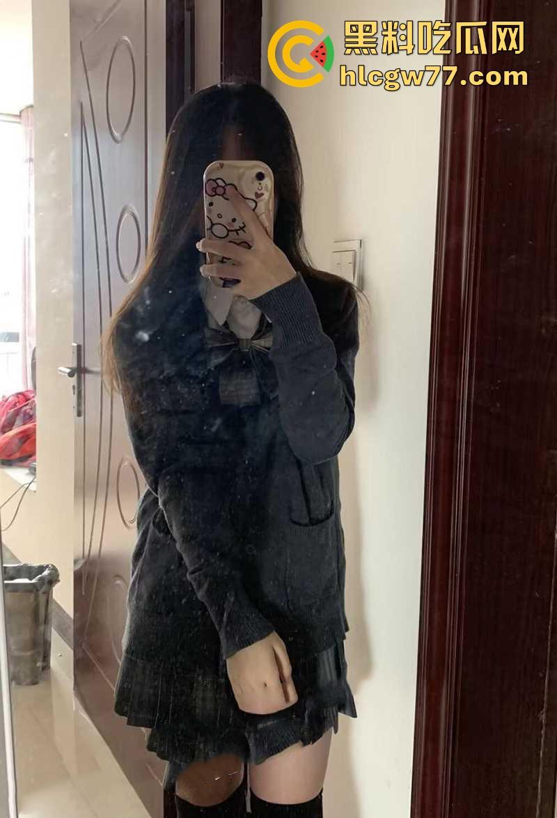 湖北襄阳清纯学生妹【张婧涵】露脸裸舞沦为金主小母狗 从校园乖乖女秒变淫骚小野猫!-7