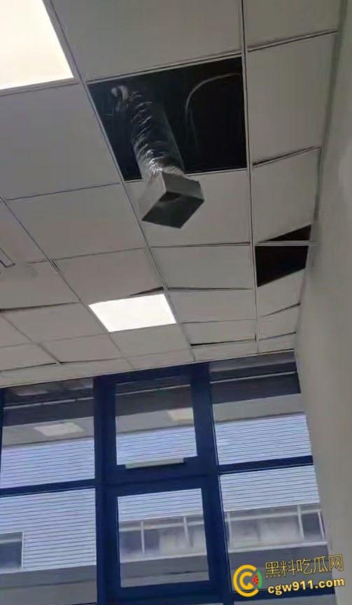 长兴和平大川化工厂爆炸现场，厂区被炸得稀烂，浓烟滚滚碎片乱飞，附近房屋天花板都炸飞了！-2