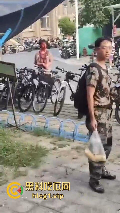 军训压力大？河南大学软件学院大三生宿舍爆发持刀大战,宿舍变修罗场！-7