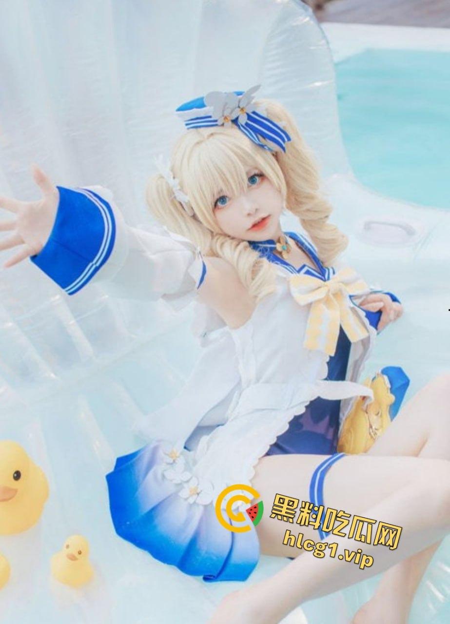 郑州漫展惊现偷拍风波！原神芭芭拉COSER泳装被抄底，怼脸坐脸视角视频疯传！-3