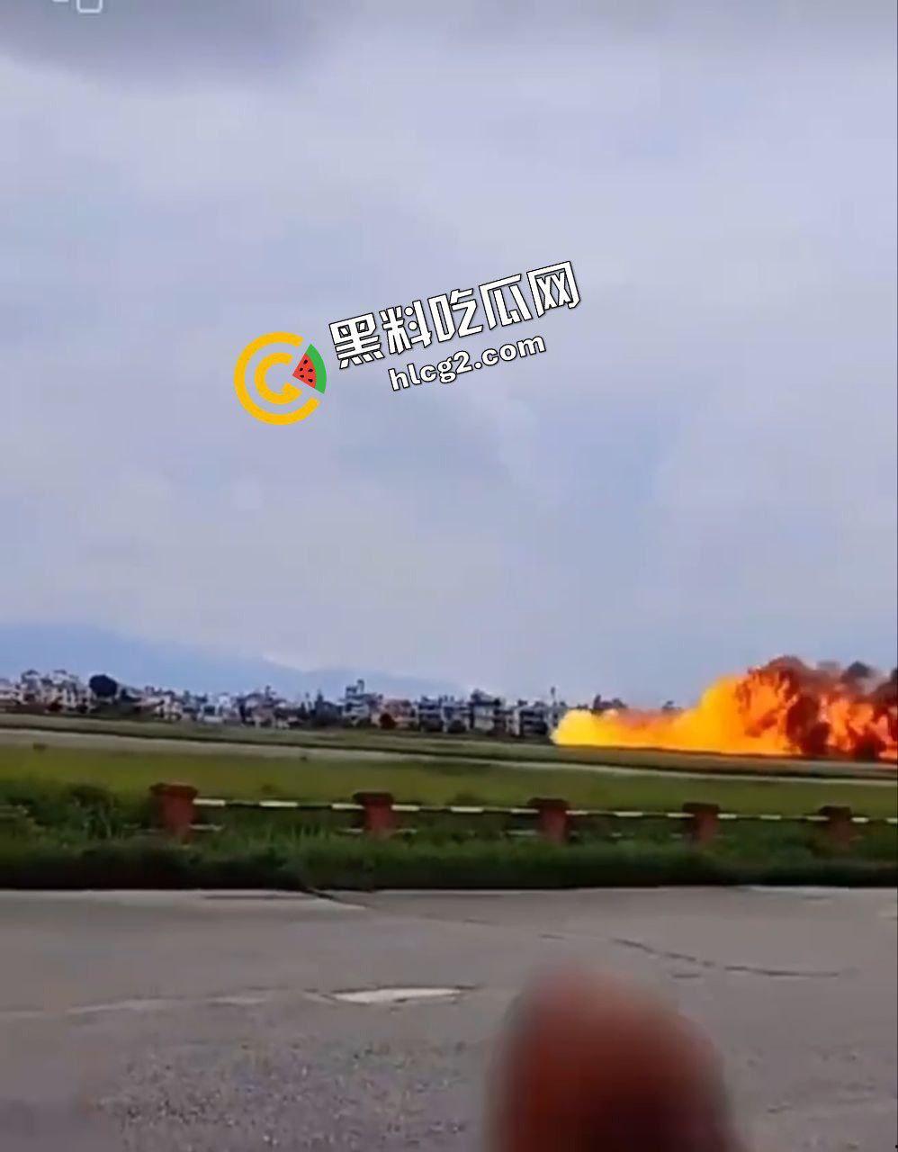 7月24日 尼泊尔加德满都机场一客机起飞时坠毁 事故造成22人不幸死亡!-8