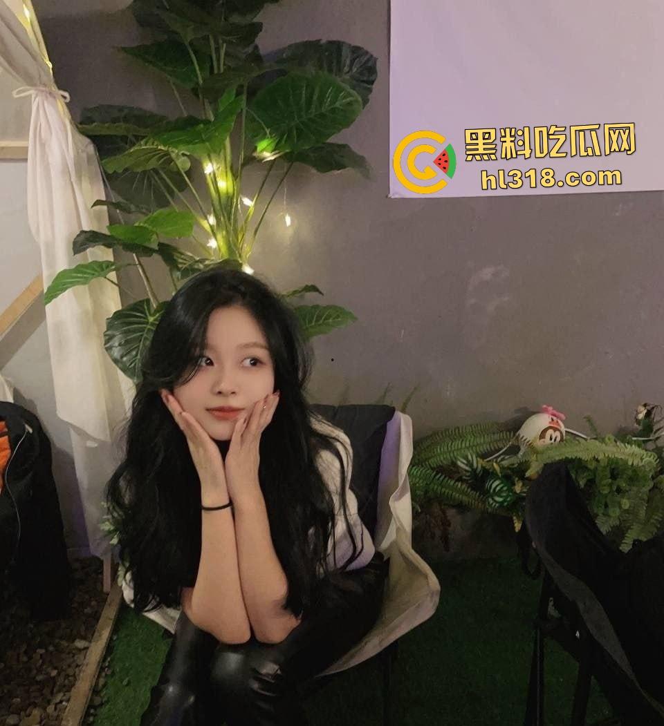 山西大学【王颖颖】激战男友！家中开逼挑逗开逼，穿黑丝吊带口交被鸡巴打脸，大学生玩得太野！