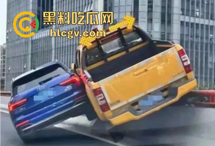 全网疯找风衣奥迪姐!晚风拂黑发,奥迪掀半挂A4稳坐高速,一掀半挂成神作,优雅永不过时!-9