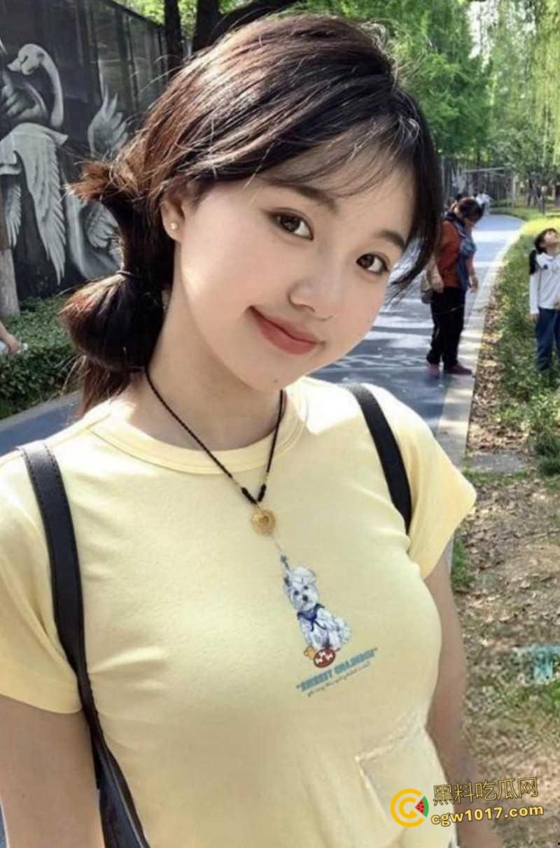 四川成都中医药大学【满雨涵】,天生母狗奴性十足,为取悦男友宿舍情趣白丝自慰,胴体白嫩娇喘诱人!-2