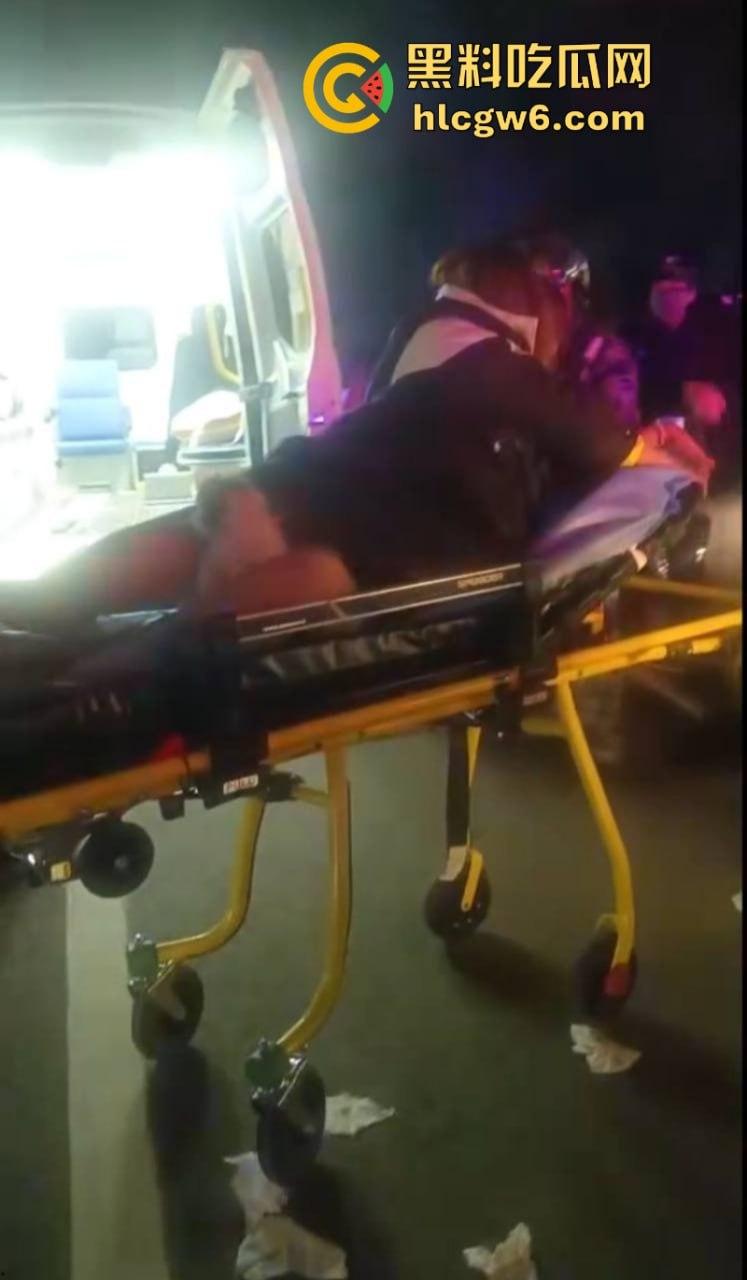 河南网红【王饱饱】与自养宠物狗野生交配不慎卡逼 送医路上怕出名崩溃跳车 现场视频流出!-5