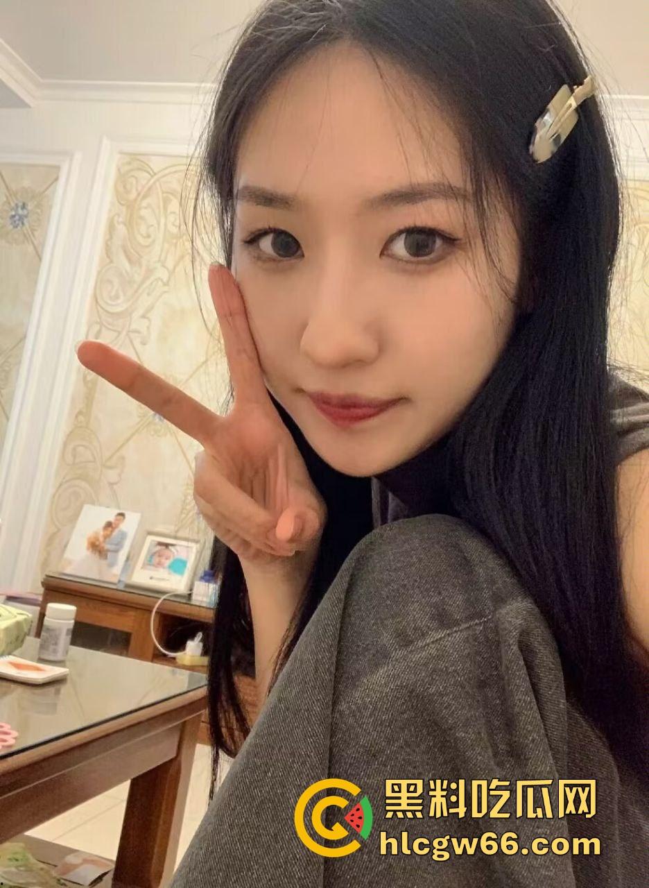 南京财经贸校花『温妮』酒店被金主爆操，骚穴黑森林湿到炸裂，金主射得停不下来！