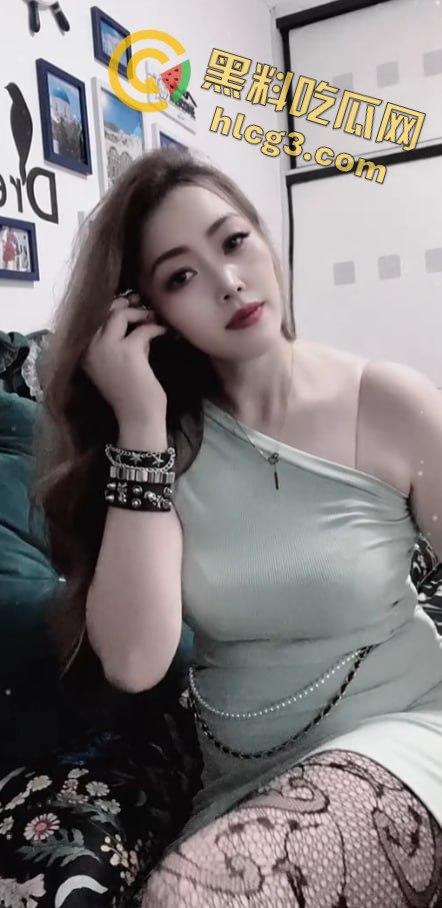 快手极品熟女『芙蓉姐』最新骚穴特写福利流出，舞者秀姐让人目瞪口呆！-9