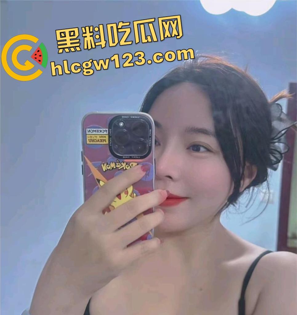 抖音健身网红【海洋之心】自慰被弟撞破,反倒和闺蜜献身丝袜乱伦成小骚狗,把弟弟榨傻了!-2