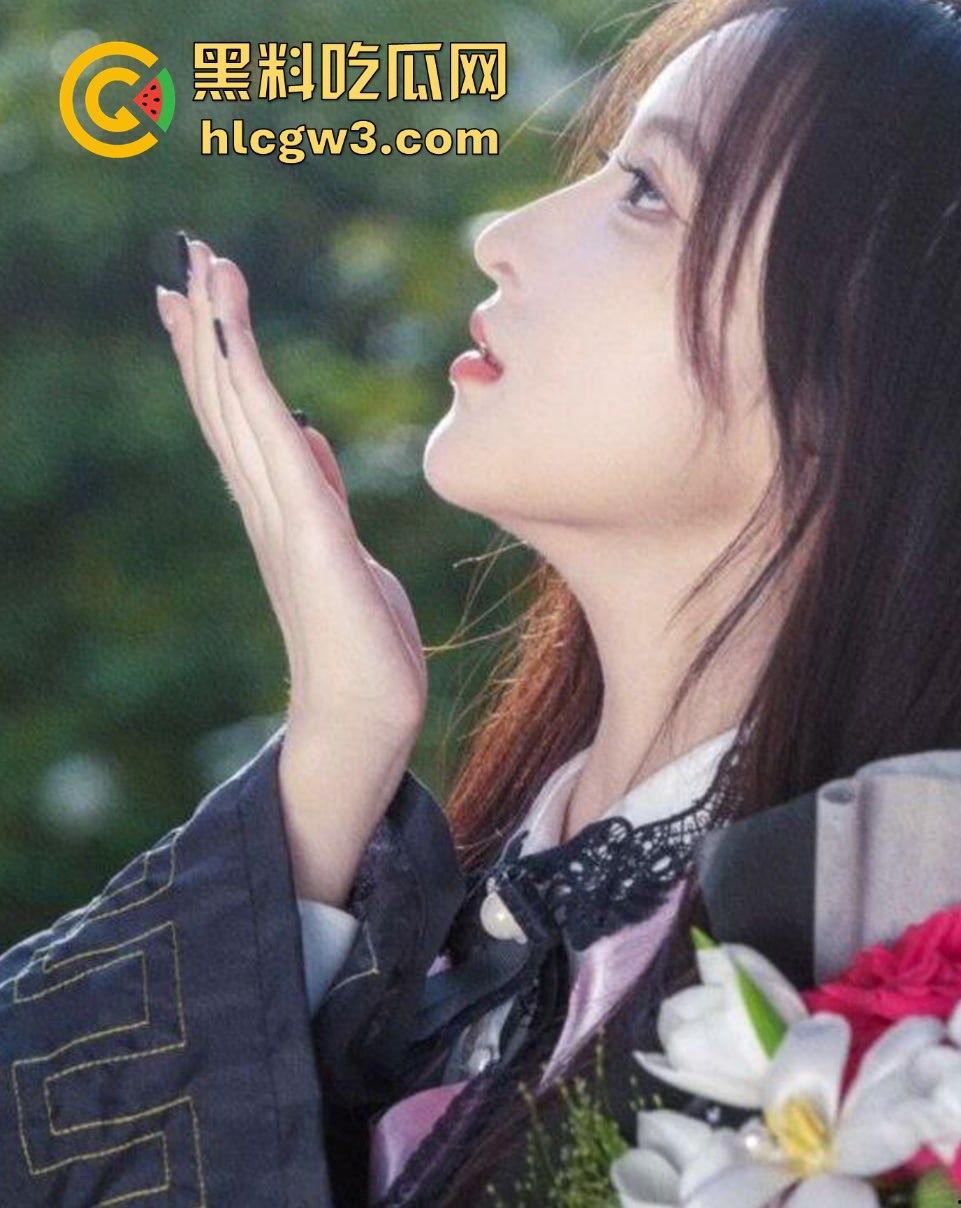 山东大学富哥斥巨资拿下山东大学极品小骚货【李欣然】，黑丝长腿白嫩身材，撩到床上浪叫不停！