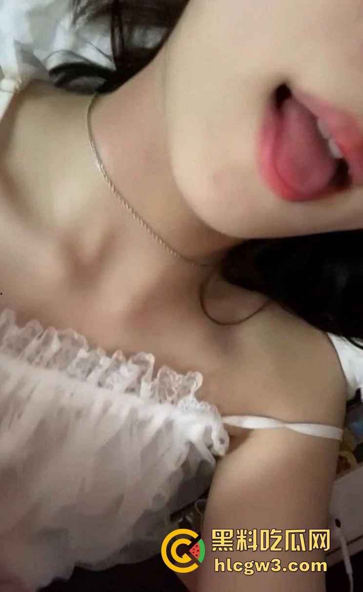 山东大学富哥斥巨资拿下山东大学极品小骚货【李欣然】,黑丝长腿白嫩身材,撩到床上浪叫不停!-5