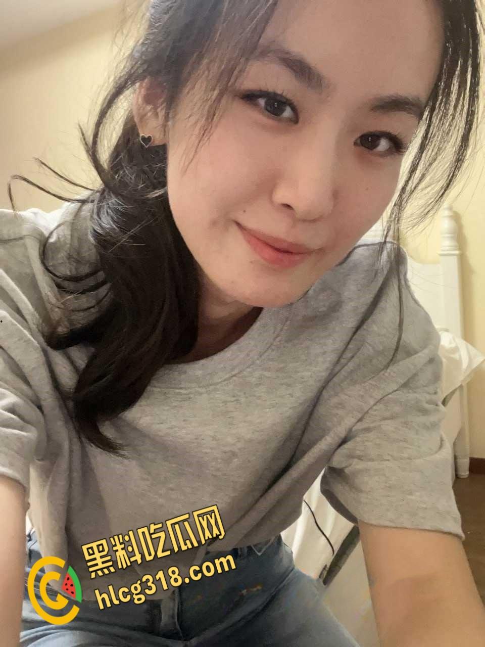 山东潍坊建设银行【周心仪】，衣服一脱马甲线一露，上来就是口活乱舔，熟女的魅力一般人顶不住 !