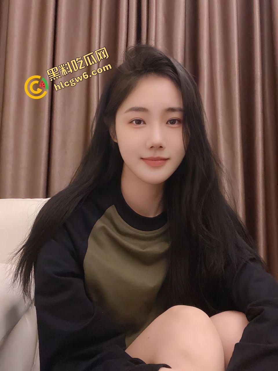 辽宁大连社会反差骚鸡『刘思颖』吸吮口爆吞精男友肉棒 后怼猛操性爱贼淫荡！原创独家流出！