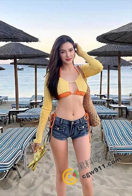 泰国网红【Jeenzen】不雅视频流出:深喉吞吐口水拉丝,双指插穴淫水四溅,无套后入爆操内射爽翻天-3