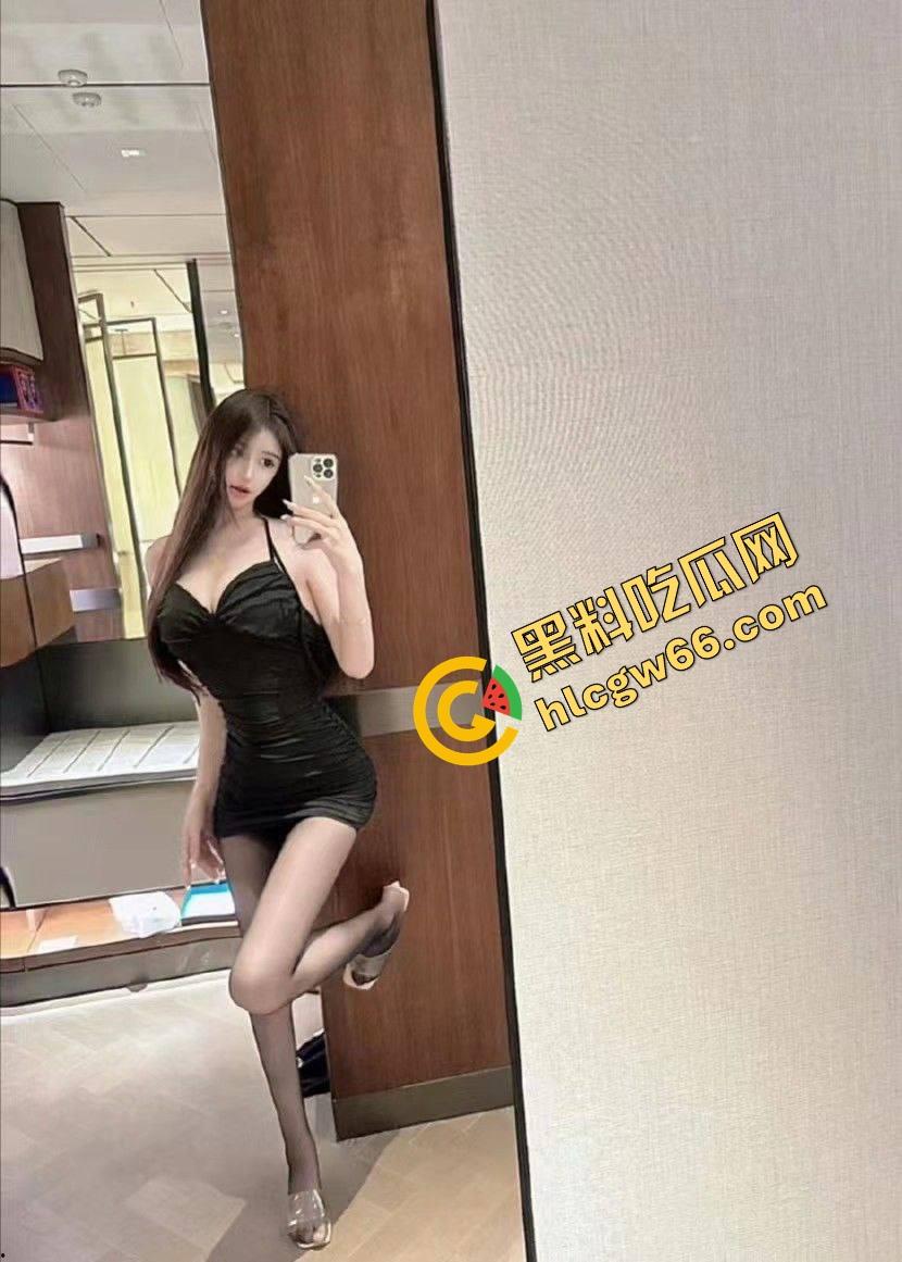 她的逼不是洞，是吞噬的深渊，河北『亦伊』肉穴不挑器具、全都能吞可乐瓶、旺仔牛奶通通吸进去！