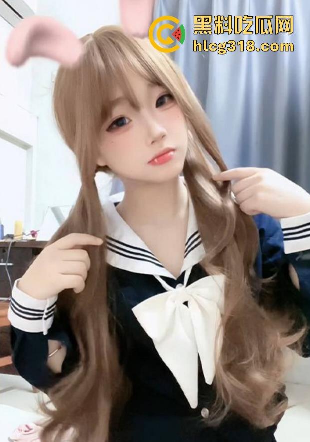 情窦初开的妹妹在房间内发情自慰,半掩房门勾引,我别无选择,只能亲自帮助扑灭火焰!-2