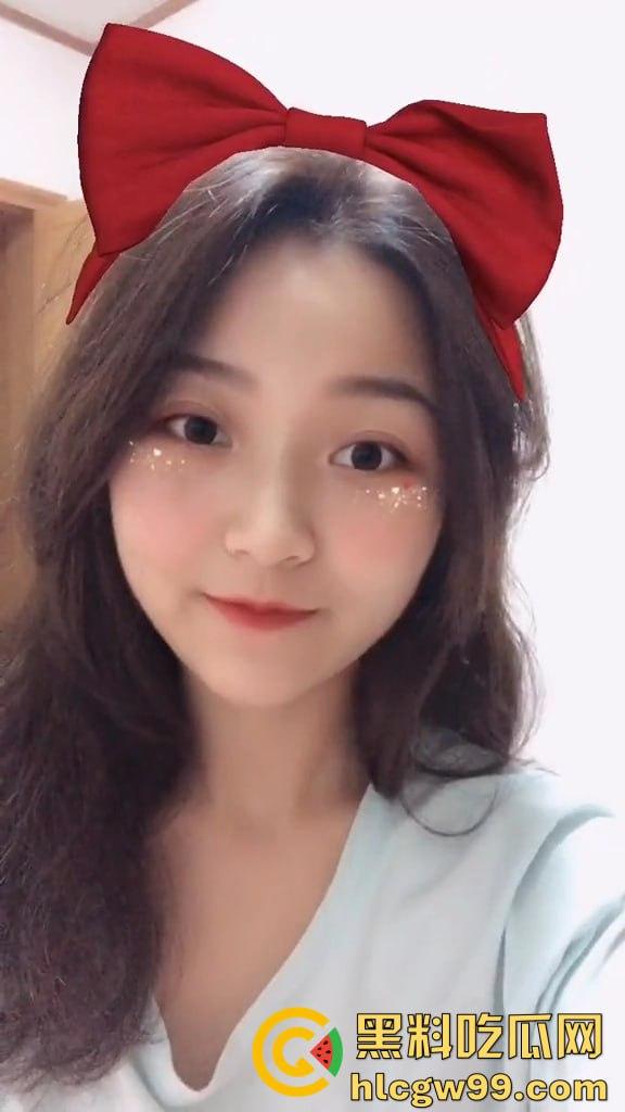 真实良家妹国企办公室文员少妇【刘琴】发小的长期炮友，结了婚不给操了惨遭曝光