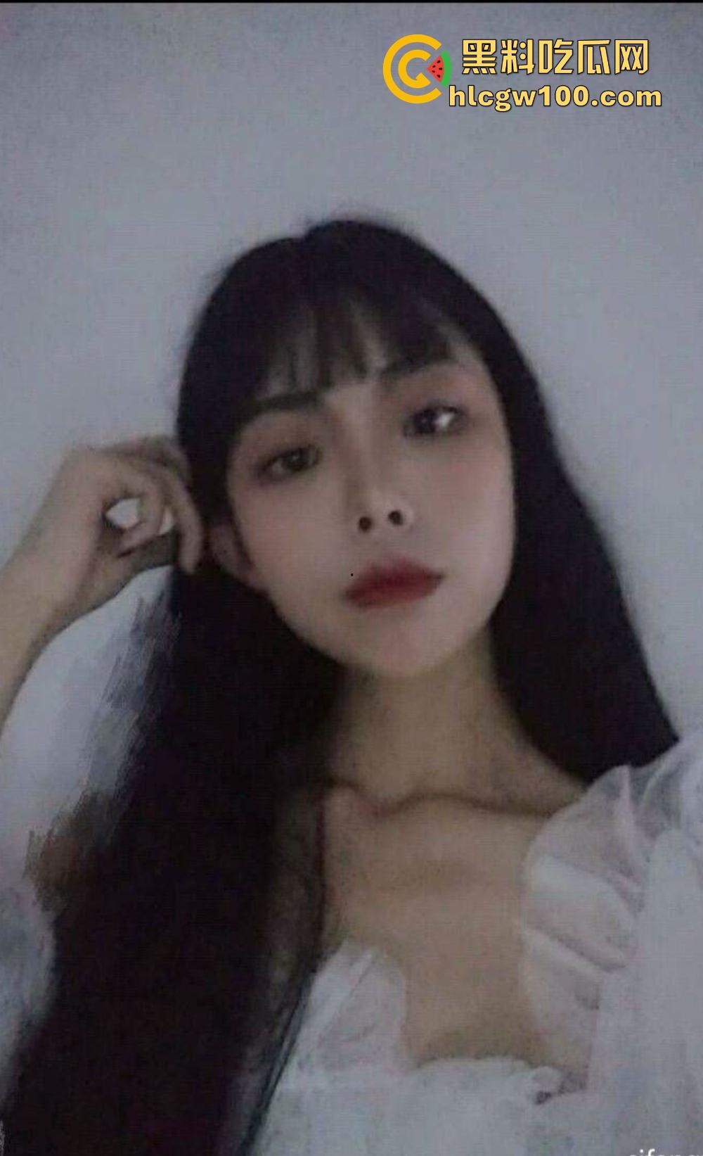 天津老婆闺蜜【李静】变情人,床上骚浪成精,自慰求操高潮两次,嫌老公小鸡巴不够,回家还让舔被操过的骚穴!-1