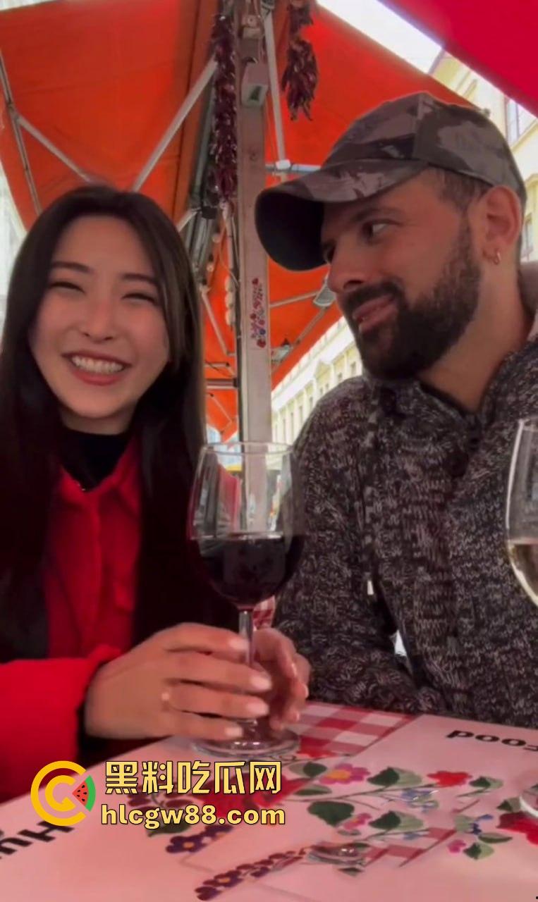 里斯本大奶留学生【胡依冉】街头被老外忽悠回家,共浴吃奶爆操随便玩,巨乳小骚逼被大屌输出!-11