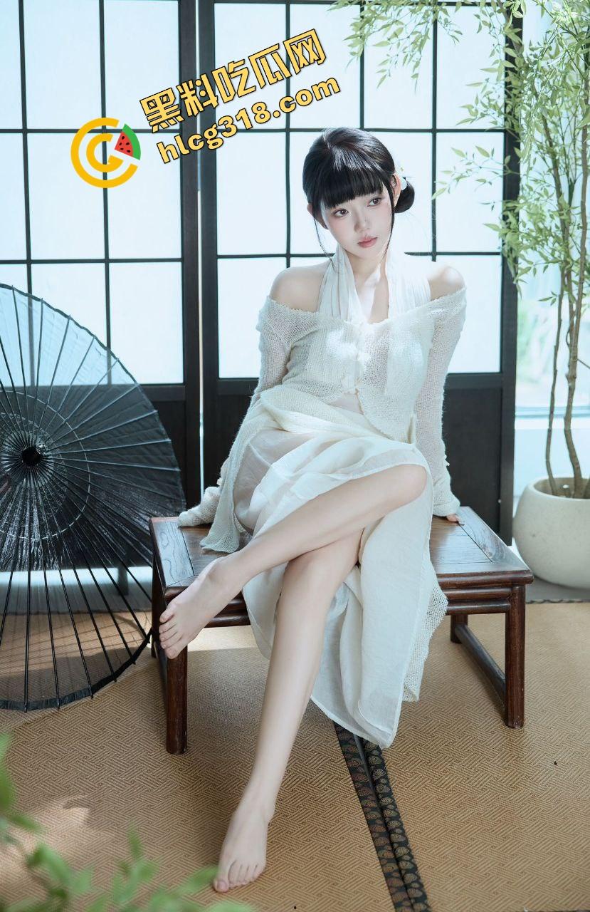 南昌服装店老板娘『孙璐』蜜桃臀母狗桌上被调教,贱样子全出来了,好屁股必须后入爆操才带劲!-1