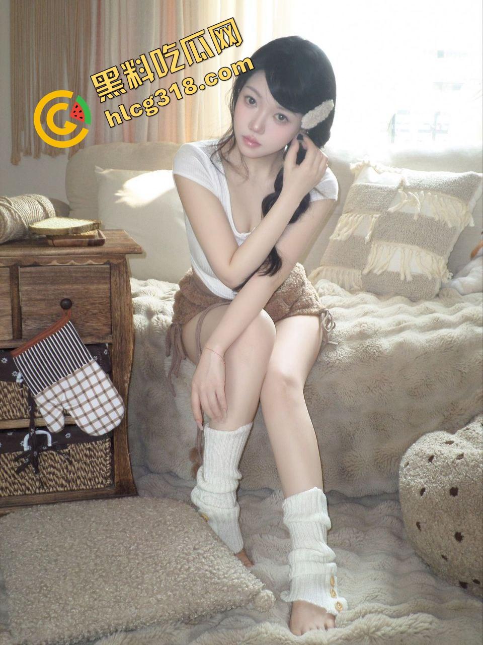 南昌服装店老板娘『孙璐』蜜桃臀母狗桌上被调教,贱样子全出来了,好屁股必须后入爆操才带劲!-6