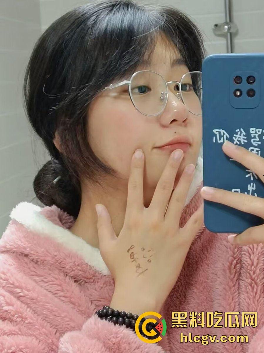 太原理工学院高材生【李雪】大翻车！清纯学霸竟成眼镜母狗，乖乖听话成男友泄欲工具！