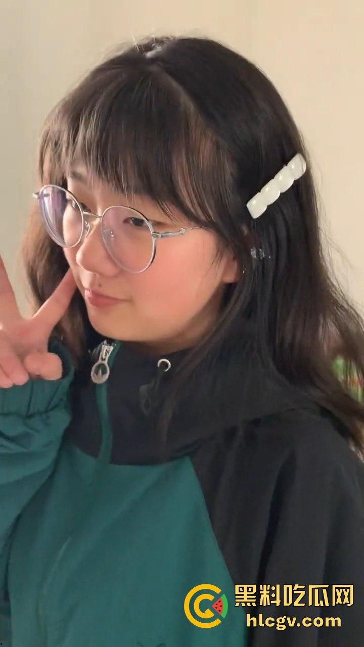 太原理工学院高材生【李雪】大翻车!清纯学霸竟成眼镜母狗,乖乖听话成男友泄欲工具!-3