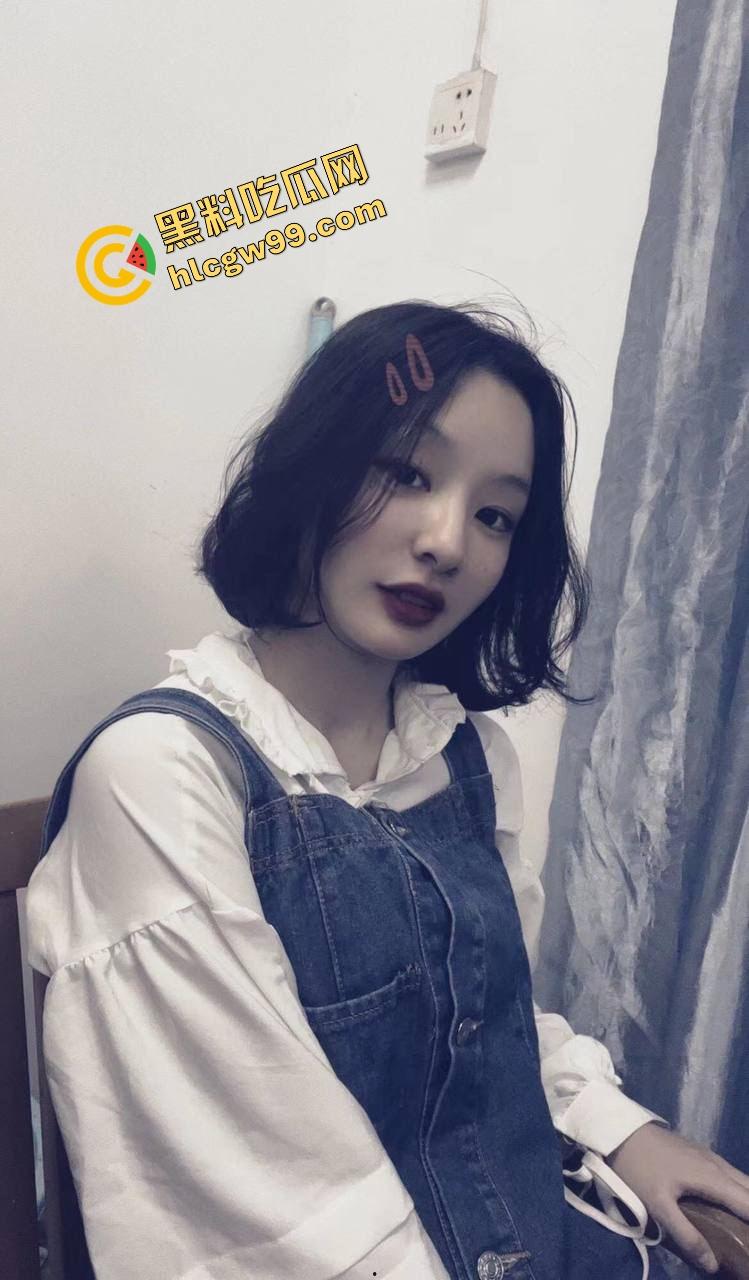 合肥科技职业反差婊骚货【李小雨】假期饥渴床上发骚,露奶露逼淫荡自拍!独家曝光流出!-4