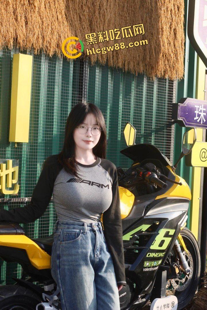 顶级天赋怪豪乳巨奶大雷骚鸡【沈娟】利用身体价值约炮多位单男，大奶还爱吞精回头客无数！