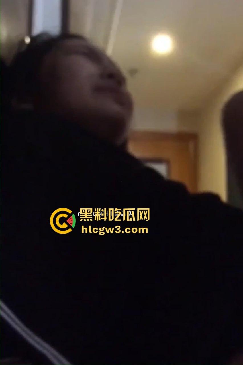 山东威海大学生情侣教室激情视频疯传!课桌上直接开干,分手后清纯妹子模样让人想起初恋!-8