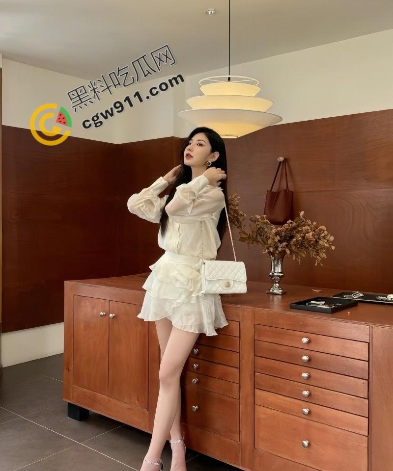 上海气质车模御姐【周伊娜】与男友激情约会！深喉舔屌口水拉丝，大屌无套爆操白虎嫩穴，淫水泛滥诱人至极！-5