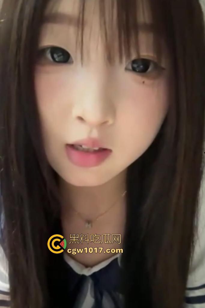 新人【韦静诗】为了不被别人笑穷只能下海直播，萝莉白虎B下蹲大开金主刷屏火箭，不知以后要榨干多少金主哦！