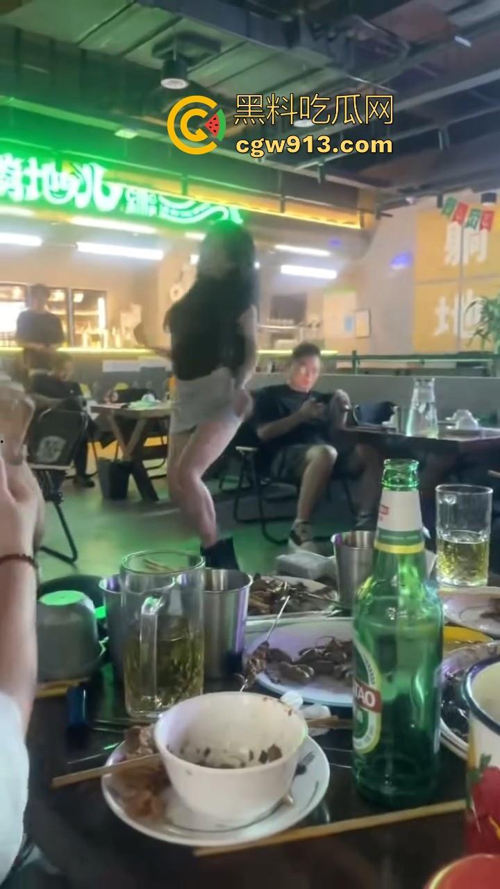 朋友聚会偶遇妖娆舞蹈老师，性感辣舞跳的鸡巴都硬邦邦的，果断重金拿下，无套猛插内射狠狠发泄！