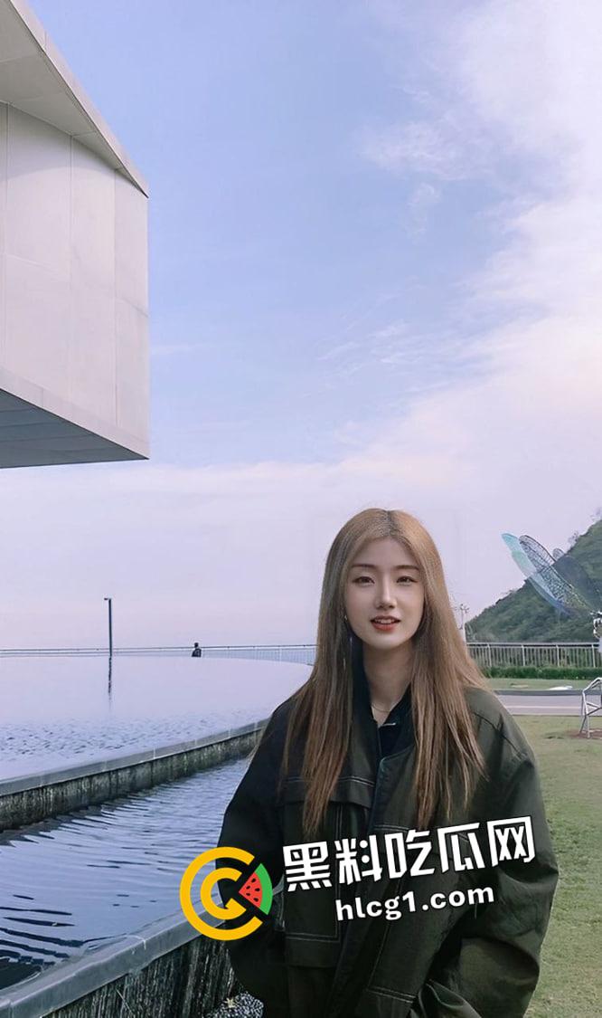 北京音乐学院冷艳学姐开淫趴 学长学弟3p 黑丝长腿学姐的双穴全部塞满