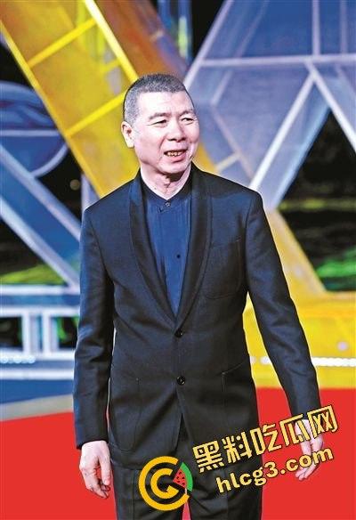 湖南株洲大街惊现冯小刚耍大牌事件，粉丝手机被打掉，热屁股贴冷板凳！